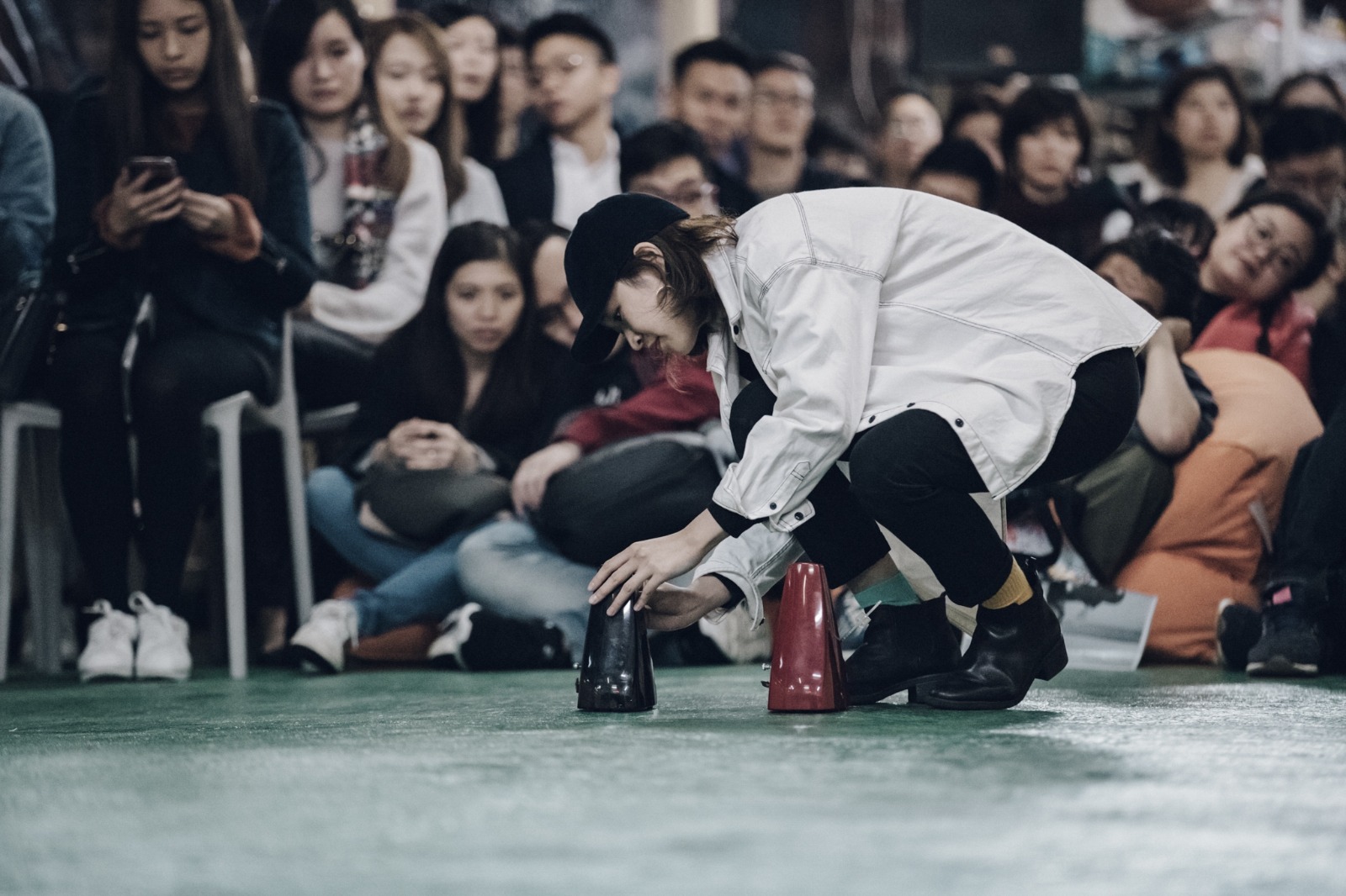 Kwan Q Li: Strolling Along the Periphery of Mainstream Discourse